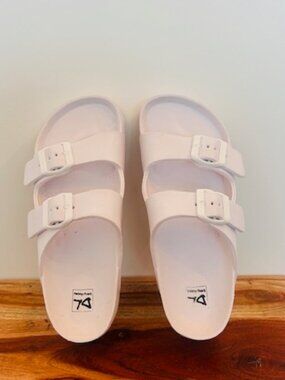 New Without Tags -Dirty Laundry Genavive White EVA slide sandals, Ladies Size 6